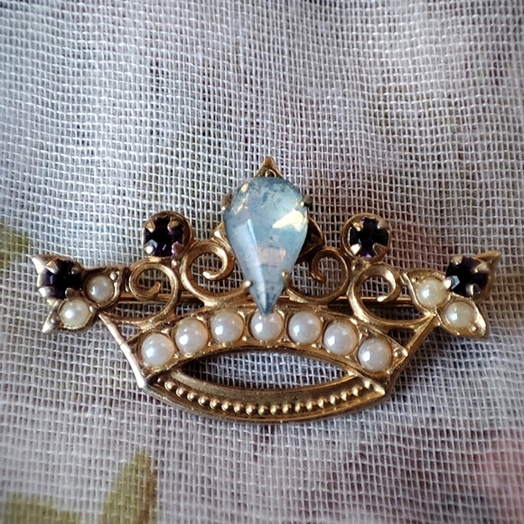 NAPIER Gold Tone Plated Crown Tiara Queen Your Majesty Rhinestone Brooch *FLAW* - Picture 9 of 9
